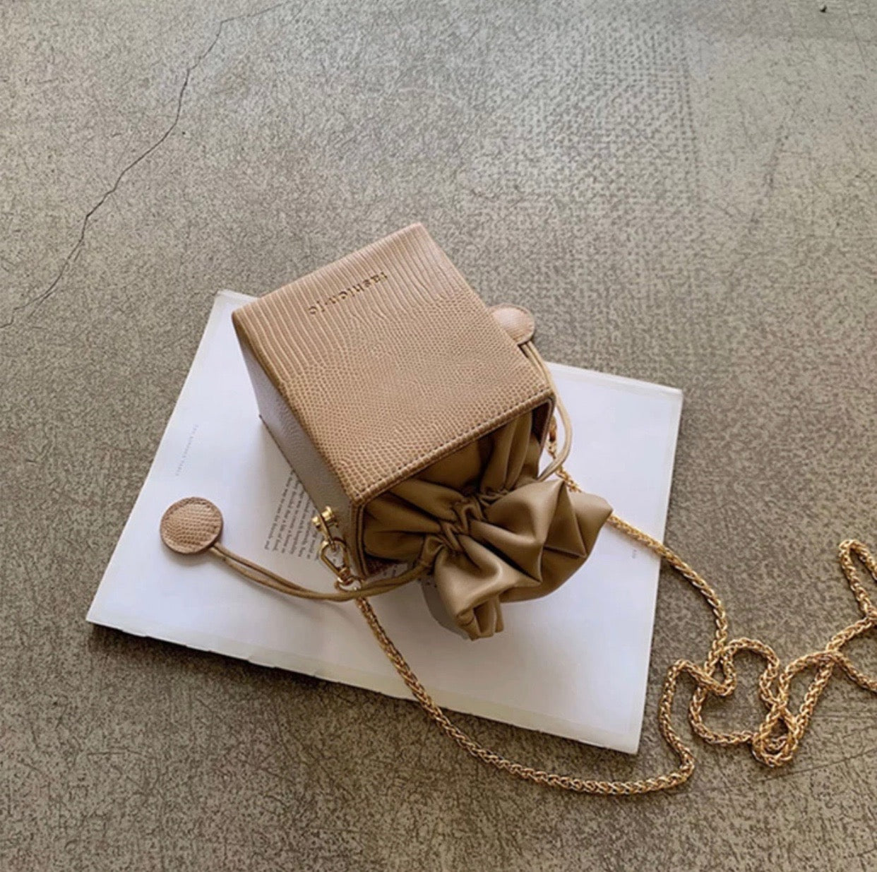 Drawstring Chain Bucket Bag