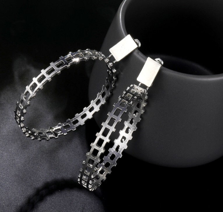 Dive in Hoop Earrings